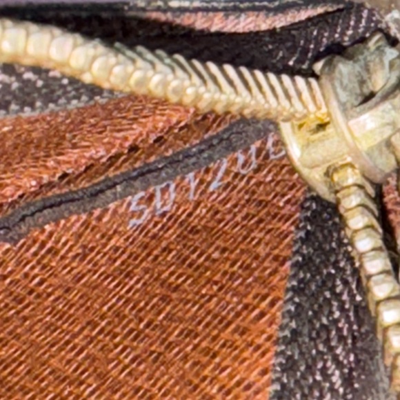 Louis Vuitton Key Pouch - Picture 8 of 8